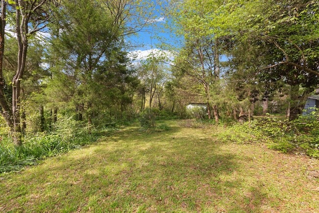Building Photo - 47 Brentwood Dr