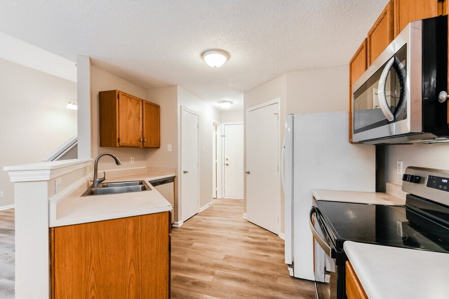 Building Photo - 16804 Lowell Dr