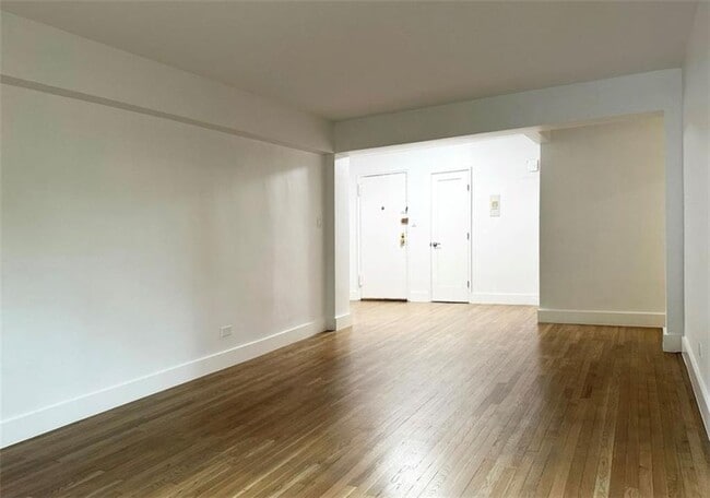 Primary Photo - 9511 Shore Rd