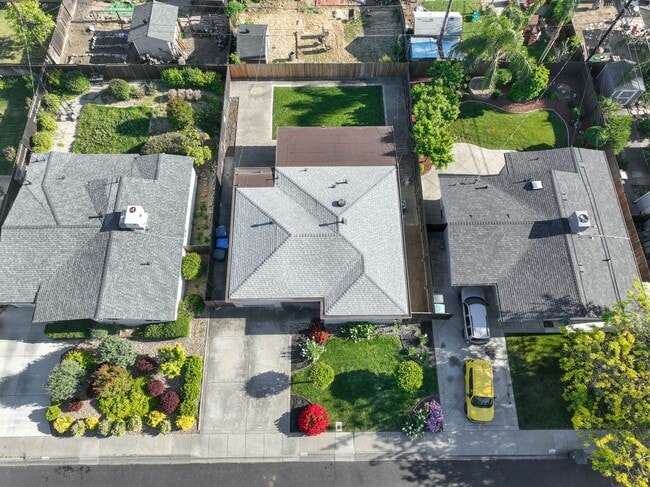 Building Photo - Beautiful Vacaville Home Near Parks, Schools & Shopping