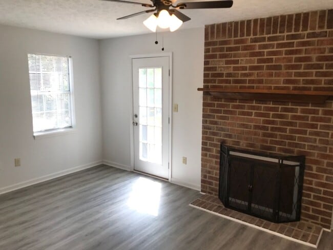 Building Photo - 2 bed/2.5 bath Unit in Sleepy Hollow!