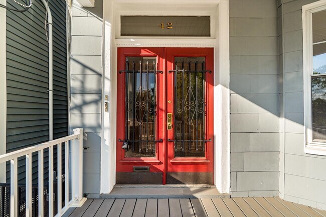 Building Photo - 42 Duer Pl
