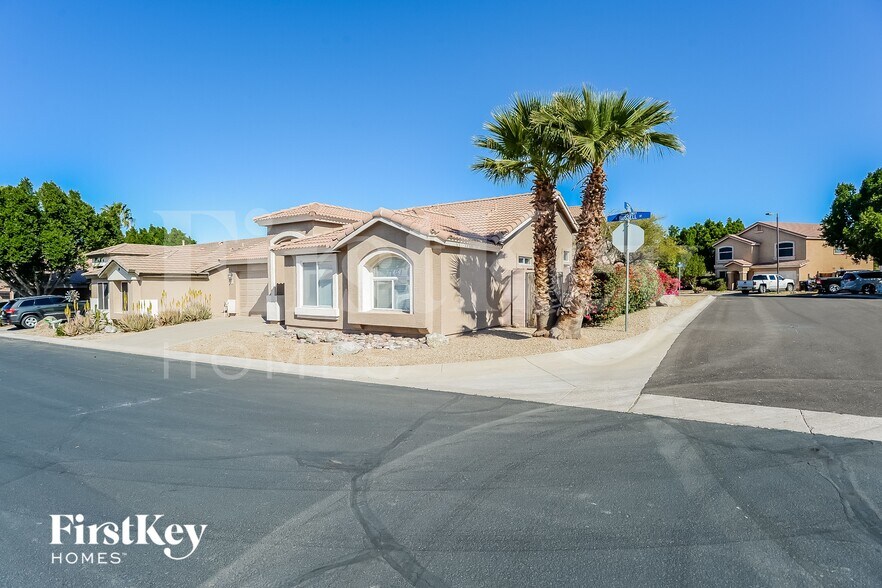 Building Photo - 6648 E Russell St