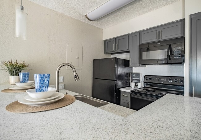 Dallas Apartments – Gourmet Kitchen with Granite Countertops - Fountains of Jupiter Apartments