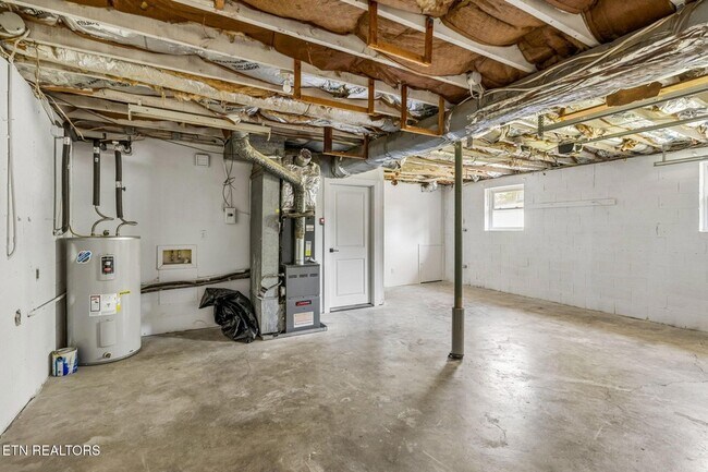 Building Photo - 12201 W Kingsgate Rd