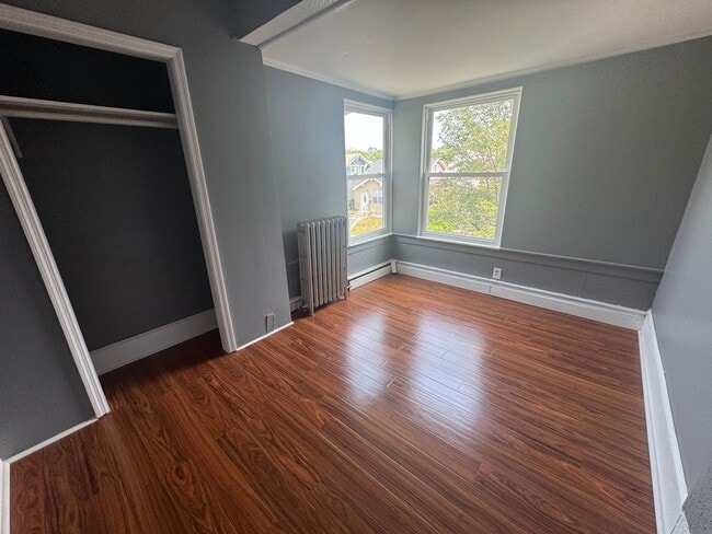 Building Photo - Stunning Renovated 6-Bedroom Home Near Dow...