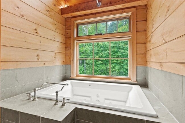 Building Photo - 36 Moses Pond Rd