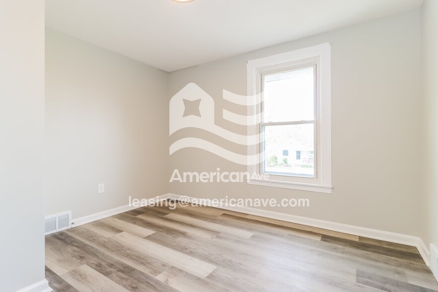 Building Photo - 337 George St