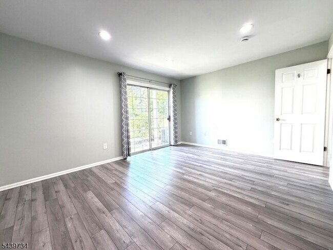 Building Photo - 511 Dunn Cir
