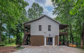 Building Photo - 15 Maplewood Dr