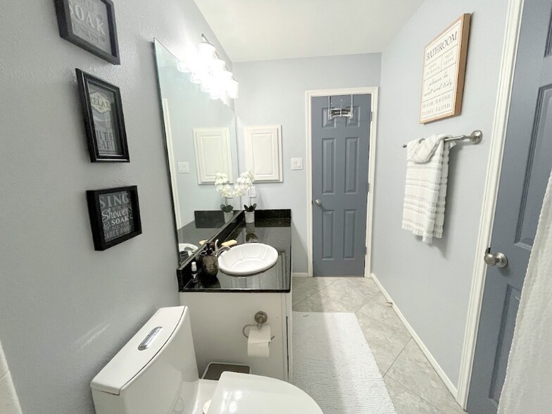 Building Photo - 4315 Trailwood Dr