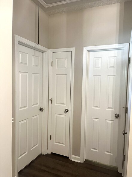 Building Photo - 1600 Sturdivant Dr