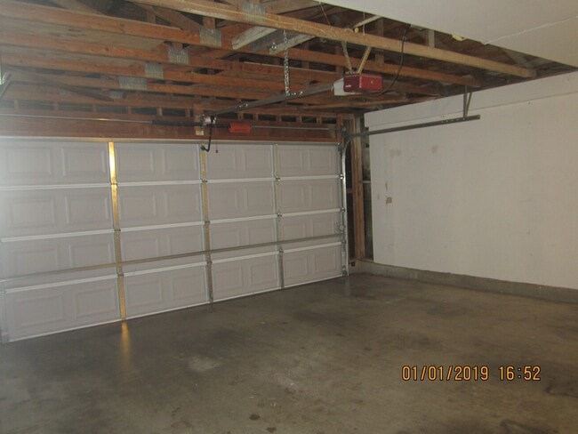 Building Photo - Immaculate 3 Bedroom With New Paint and Upgrades Throughout!