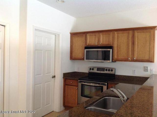 Building Photo - 131 Majestic Bay Ave