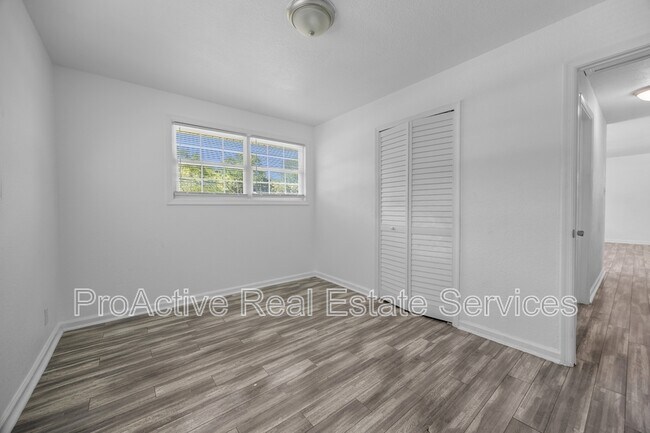 Building Photo - 107 Beazley Dr