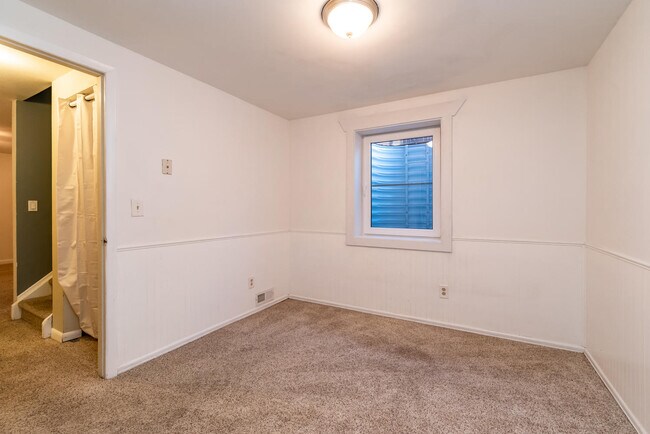 Building Photo - 226 S Carr Ave