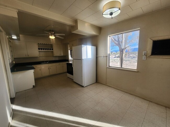 Building Photo - 3 Bedroom 1 Bathroom home