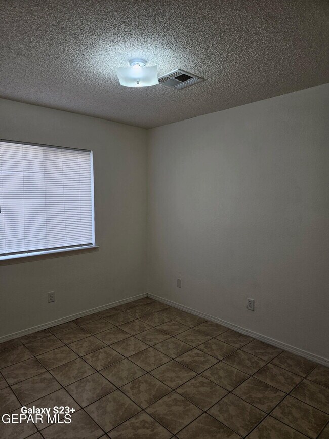 Building Photo - 12345 Tierra Plata Dr