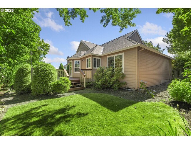 Building Photo - 3-Bedroom Home with Granite Kitchen, Family Room & Private Deck