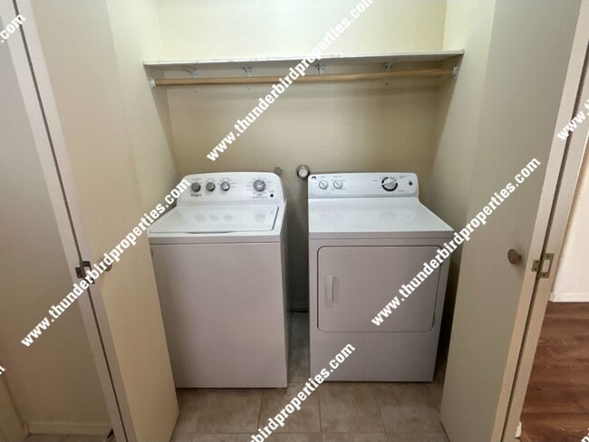 Building Photo - Gated Community available NOW!