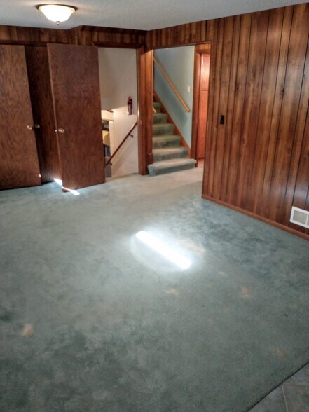 Family Room - view 2 - 2163 Randy Ave