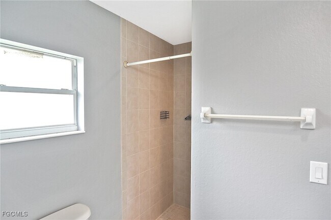 Building Photo - 4016 35th St SW