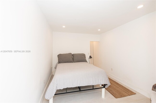 Building Photo - 9940 Collins Ave