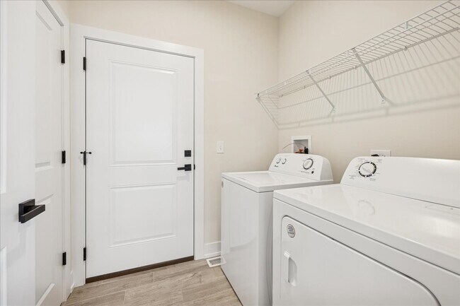 Building Photo - 935 Partridge Cir