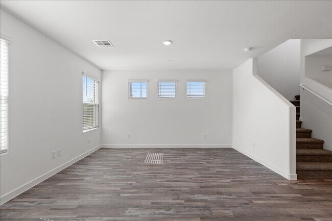 Building Photo - 900 Rosy Starling St