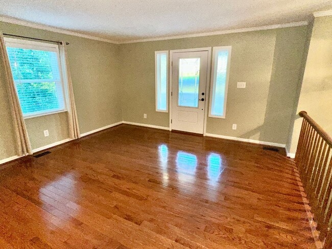 Building Photo - Magnificant 4BD, 3BA Home in Highly Sought...