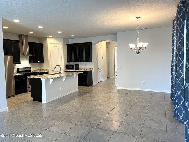 Building Photo - 2881 Casterton Dr