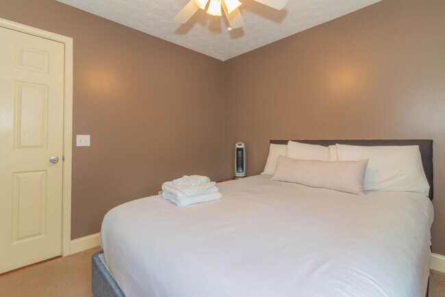 Building Photo - 4235 King Arthur Pl