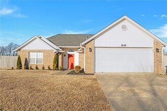 Building Photo - 808 Emerald St