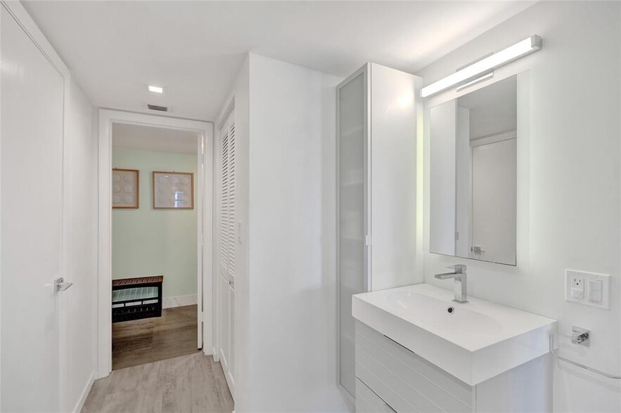 Building Photo - 1201 S Ocean Dr