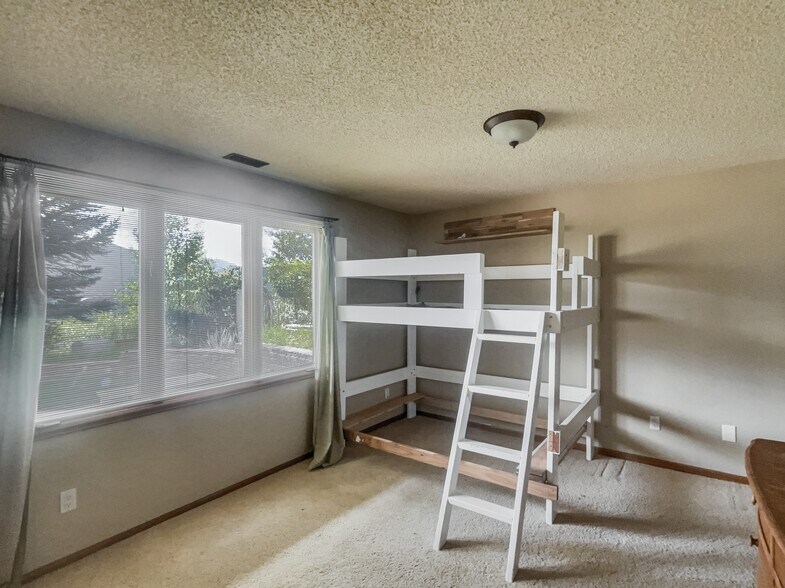Building Photo - 450 Mesa Vista Ct