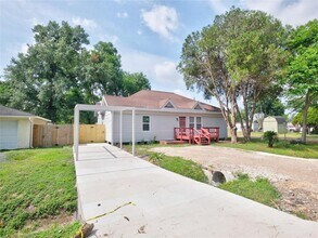 Building Photo - 2703 Areba St