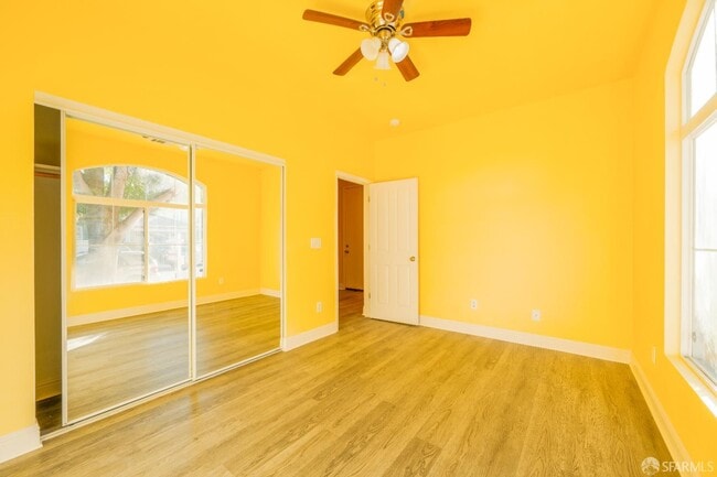 Building Photo - 5476 Summerfield Dr