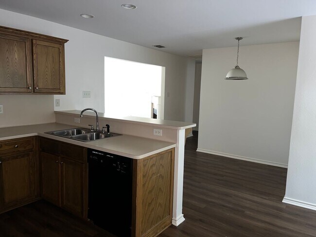 Building Photo - 2010 Seabiscuit Trce