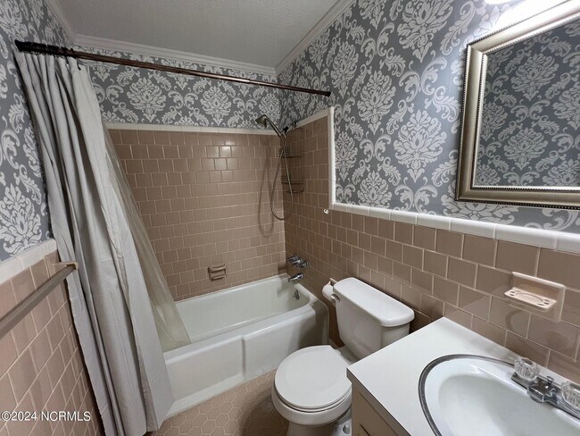 Building Photo - 304 Pamlico Dr