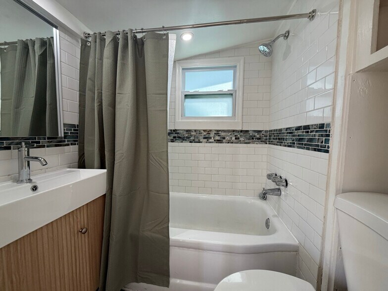 Building Photo - 5437 Essex Ave S