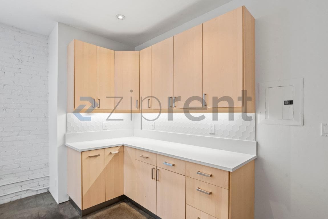 Building Photo - Unit 123
