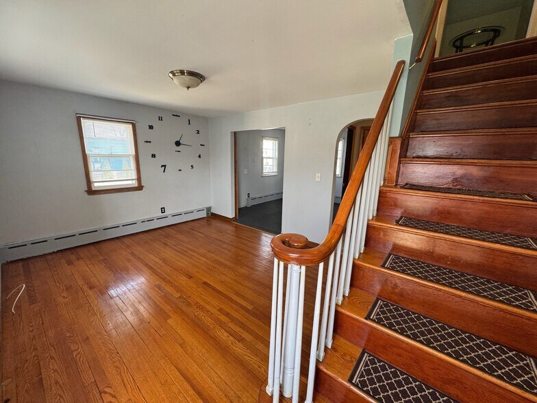Building Photo - 1424 Saint Georges Ave