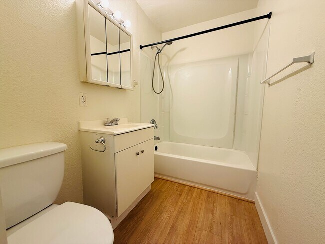 Building Photo - 2 bed 1 bath apartment for rent in South Lake Tahoe