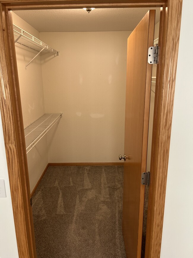 Building Photo - 1035 Petra Ct SW