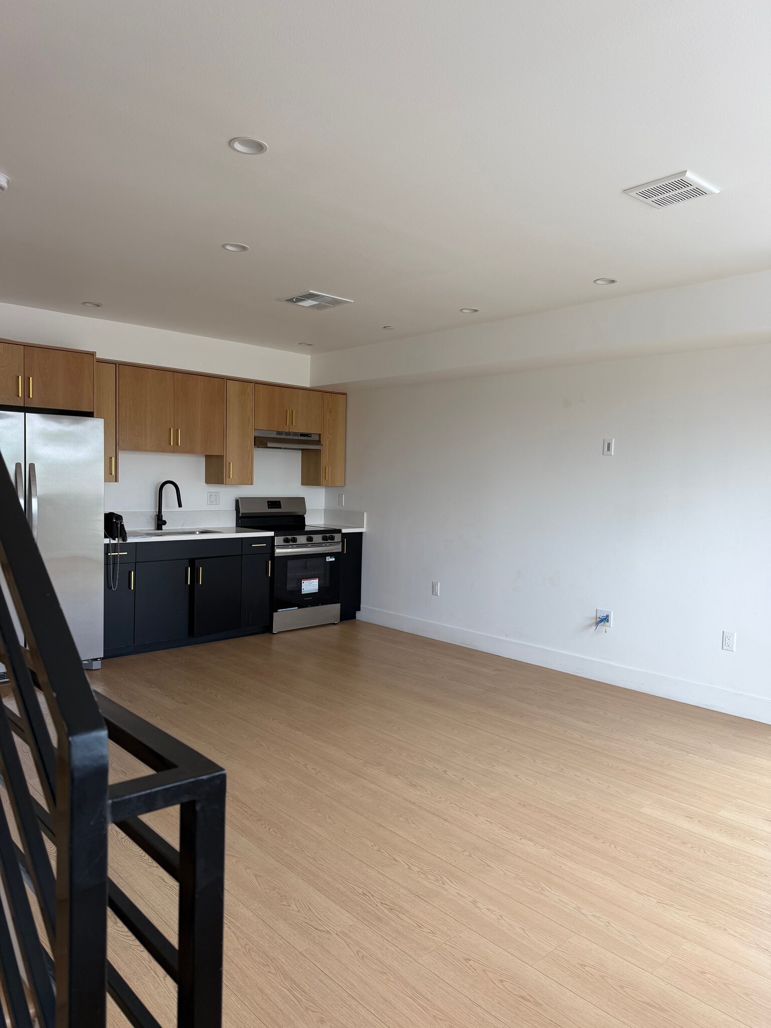 Building Photo - 1400 57th St