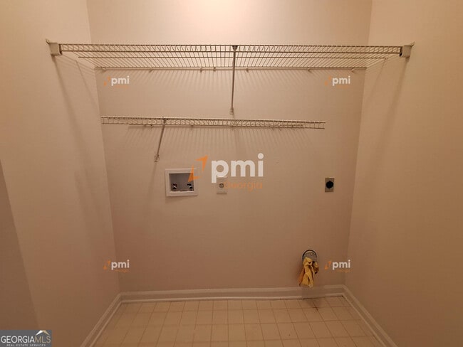 Building Photo - 2055 Pine Cone Dr SW