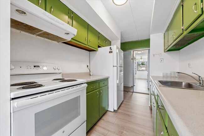 Building Photo - Recently Renovated 2BR Condo in Sought-After Goshen Valley