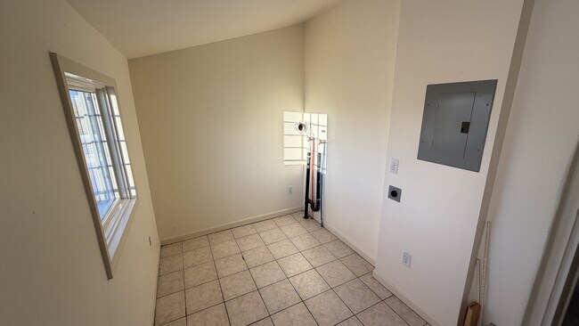 Building Photo - 1447 S Broadway