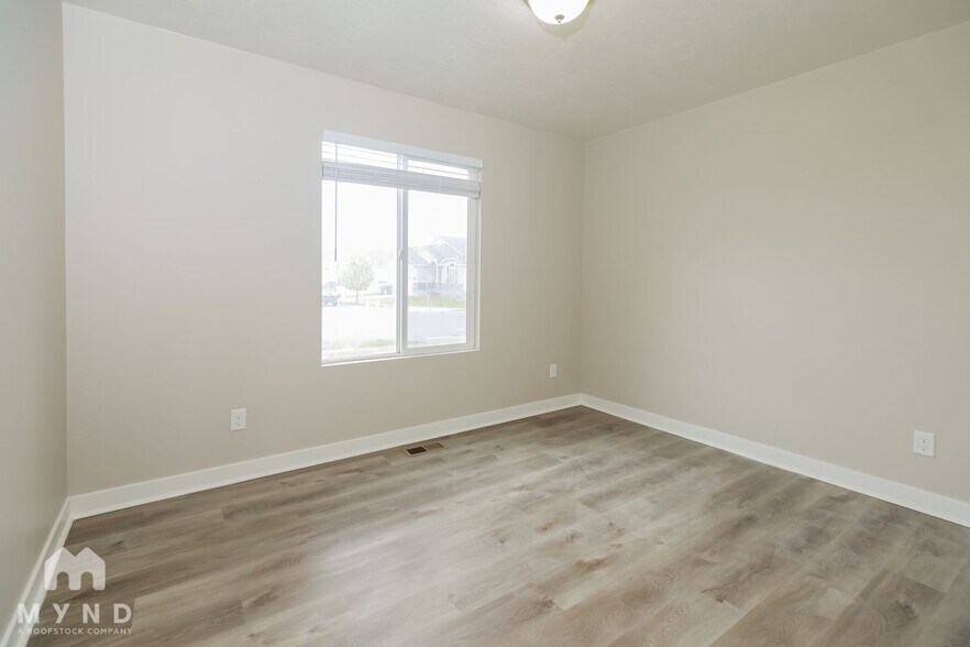 Building Photo - 426 Diamant Ln