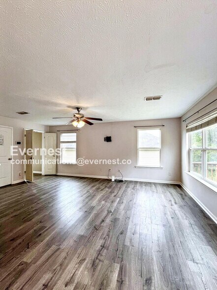 Building Photo - 441 Vailview Dr